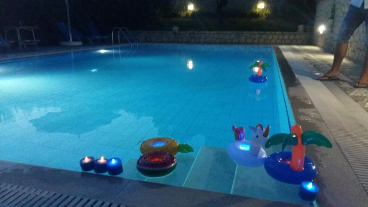 Pool Villa Grigoris Aspiotades Exterior photo